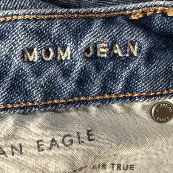American Eagle SZ 12 Mom Jeans Distressed Rips Hi-Rise Zip-Fly Medium Wash Blue - Picture 10 of 12